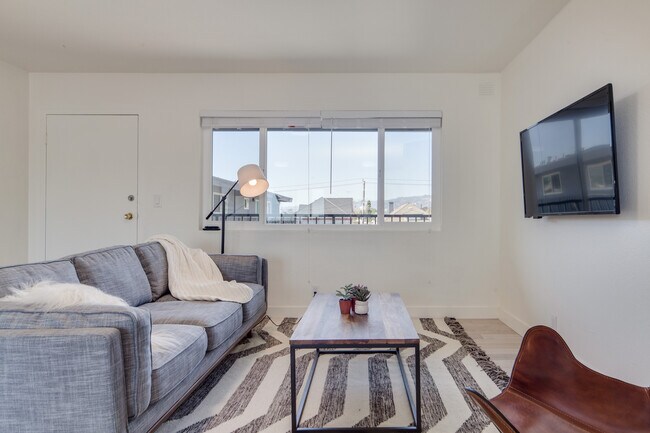 Building Photo - 873 32nd Street