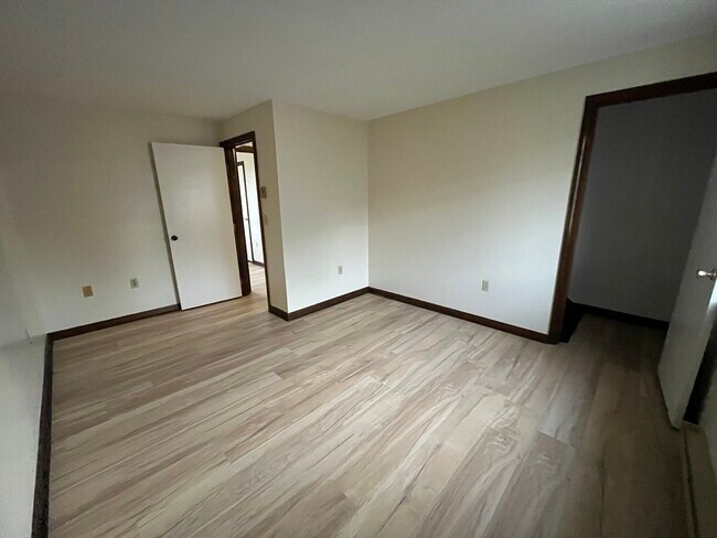 Building Photo - 53 Fairfield Park