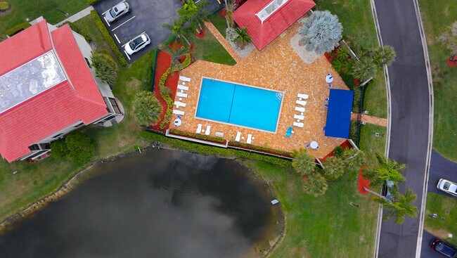 Building Photo - 8545 Casa Del Lago