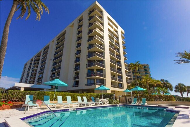 Building Photo - 690 Island Way