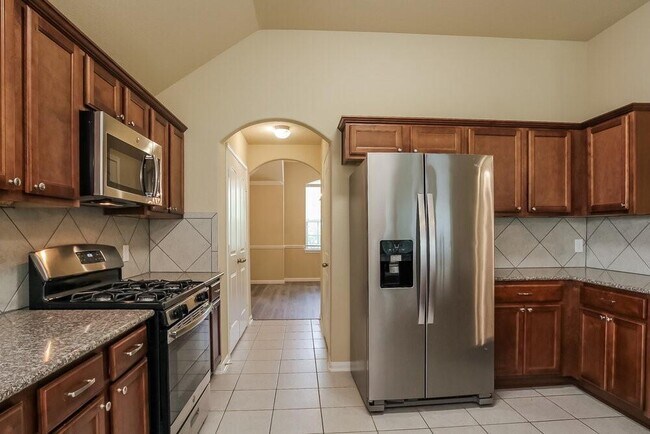 Building Photo - 988 Arbor Glen