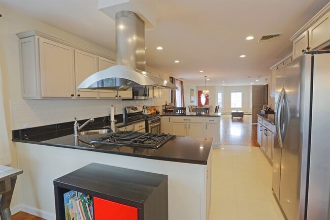 Building Photo - 443 Wilfred Terrace