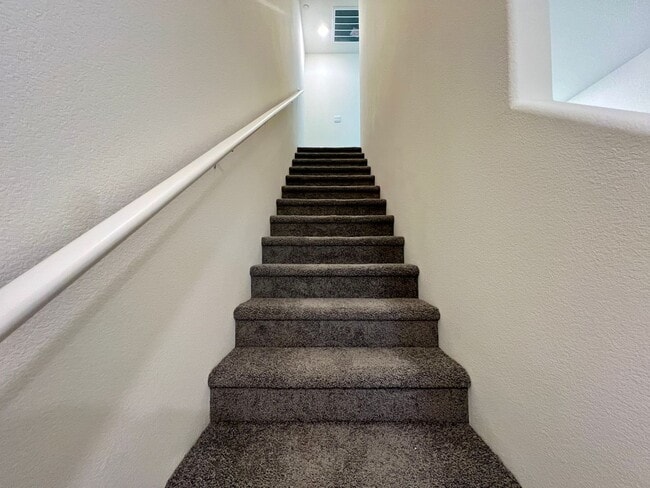 Building Photo - Centennial LIKE-NEW beautiful 3-bedroom, 2.5-bath townhome is a must-see!