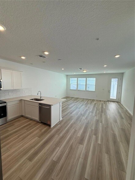 Building Photo - 4616 ORCHARD VIEW Aly