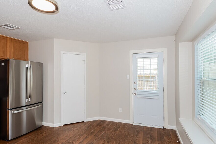 Building Photo - 7719 Balsam Crossing Ln