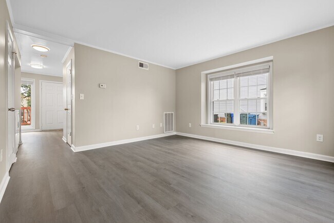 Building Photo - 8 Hayti Ln