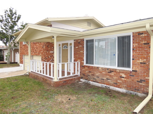 Building Photo - 122 Magnolia Dr