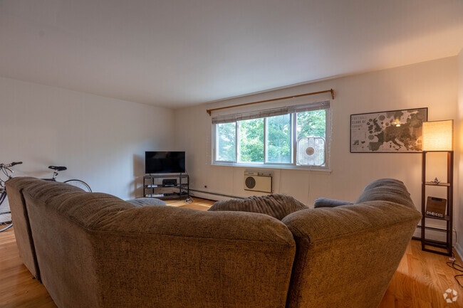Interior Photo - 717 Emerson St.