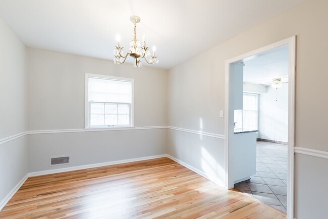 Building Photo - 3 Bed Home in Cul-de-Sac Great Location