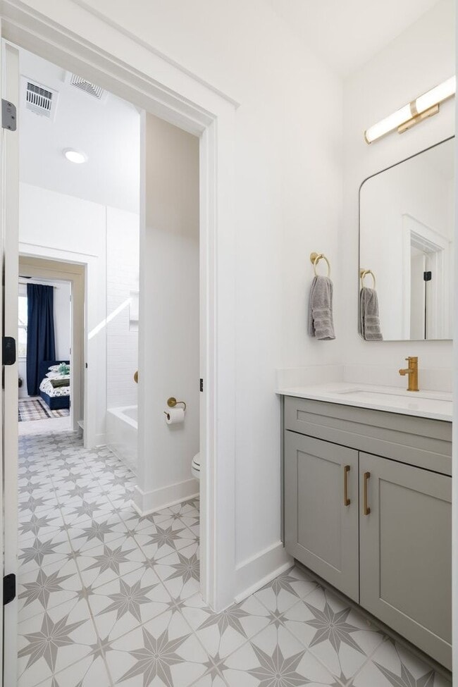Building Photo - Now available in the highly desirable Lockwood Glen community in Franklin