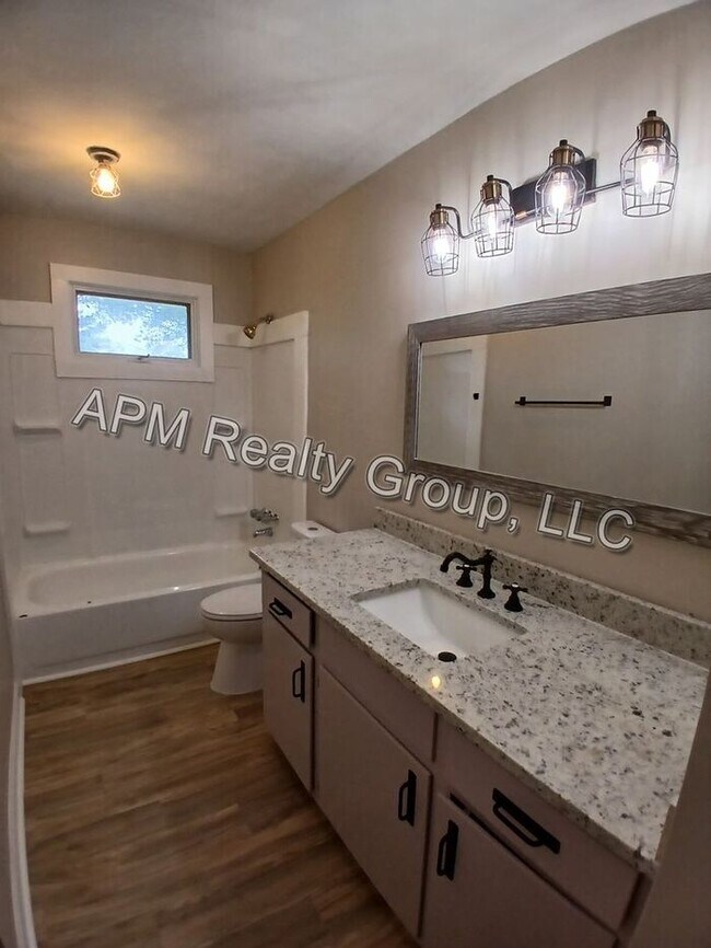 Building Photo - Newly Remodeled Home in Southeast Columbia