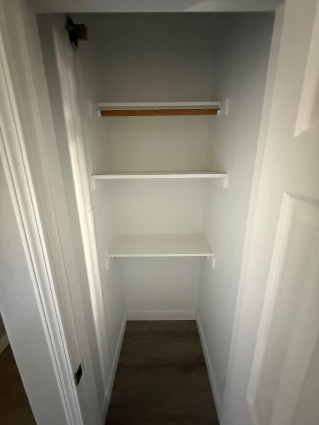 Building Photo - Spacious 4-Bedroom Home in Southwest Bakersfield