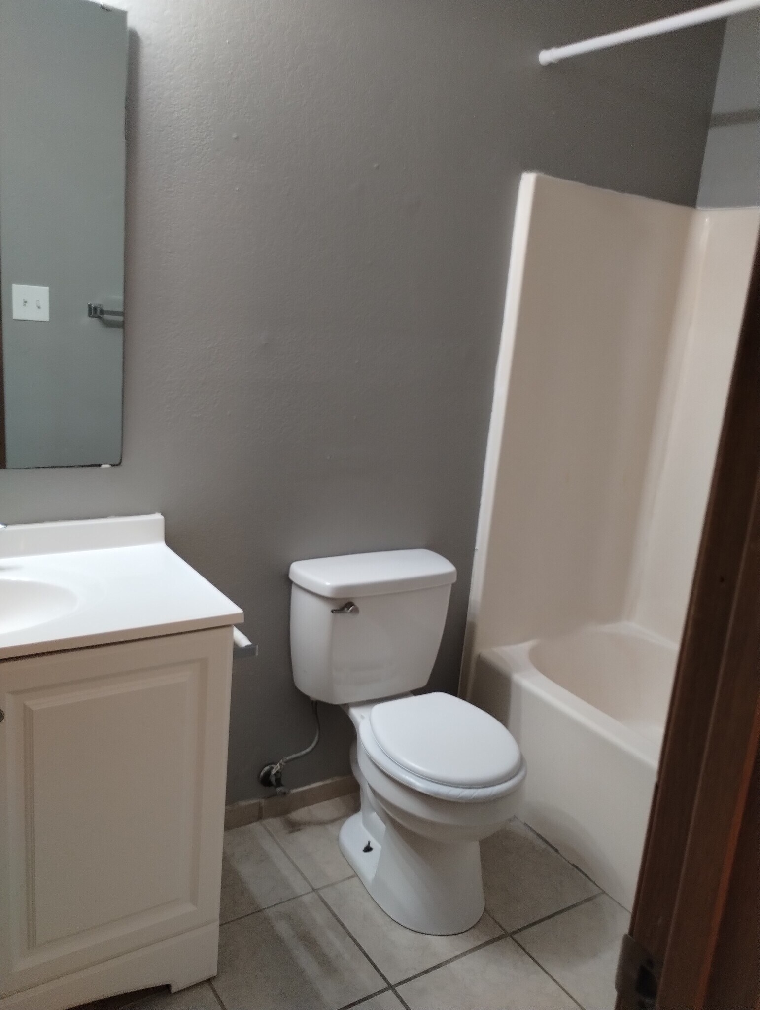 Building Photo - 303 Cedarview Ct