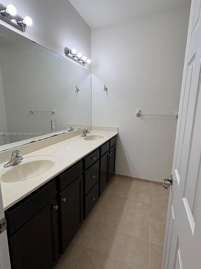 Building Photo - 9426 SW 171st Ct