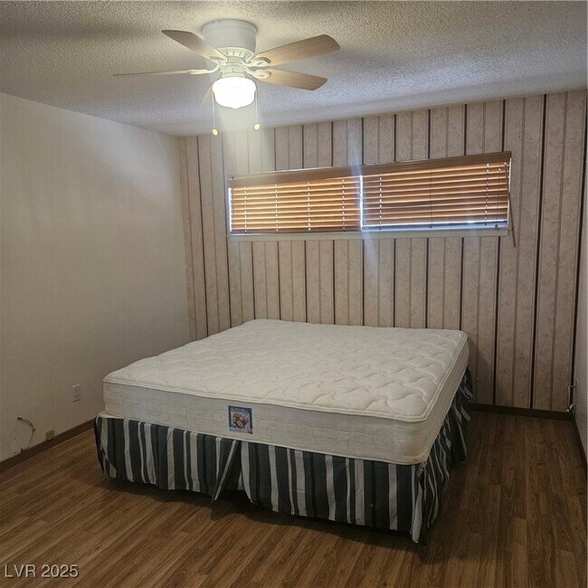 Building Photo - 350 E Desert Inn Rd