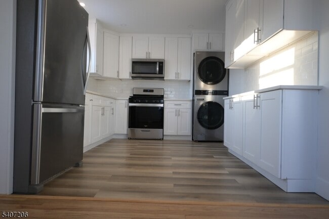 Building Photo - 1222 Broadway