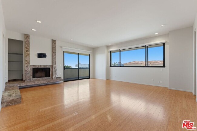 Building Photo - 2408 Venus Dr
