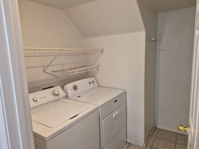 Building Photo - 812 Bow Creek Ln