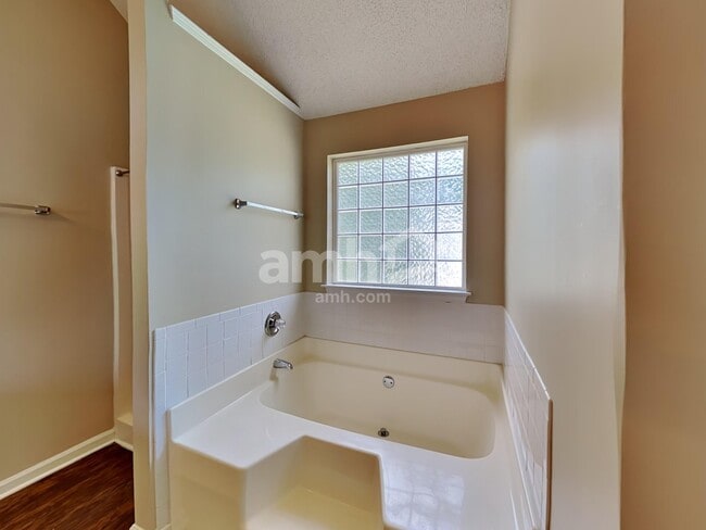 Building Photo - 551 Rosalind Terrace