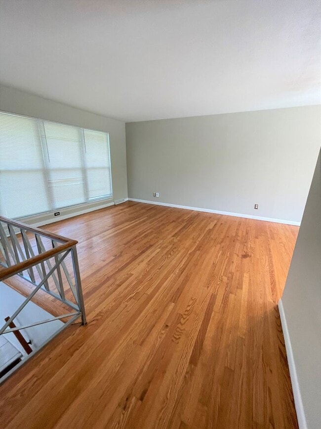 Building Photo - SINGLE FAMILY LOCATED IN MANCHESTER, off 1...