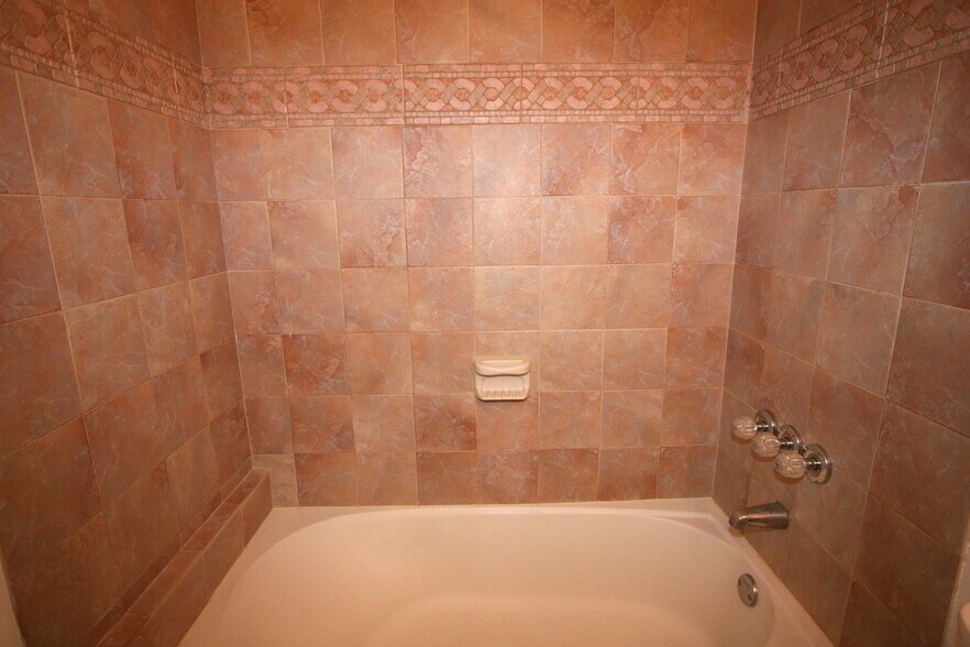 Bathtub - 86 Bethany Rd