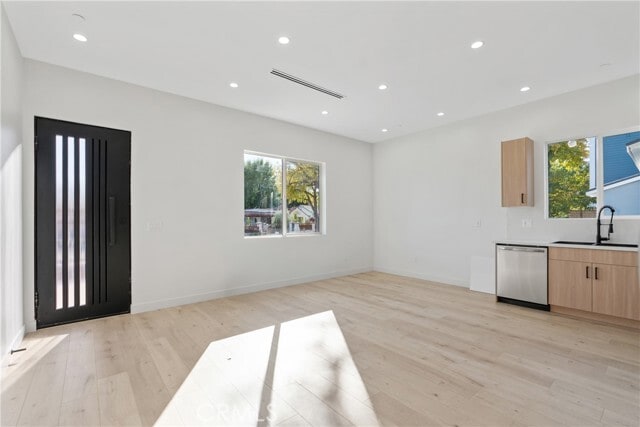 Building Photo - 17313 Los Alimos St