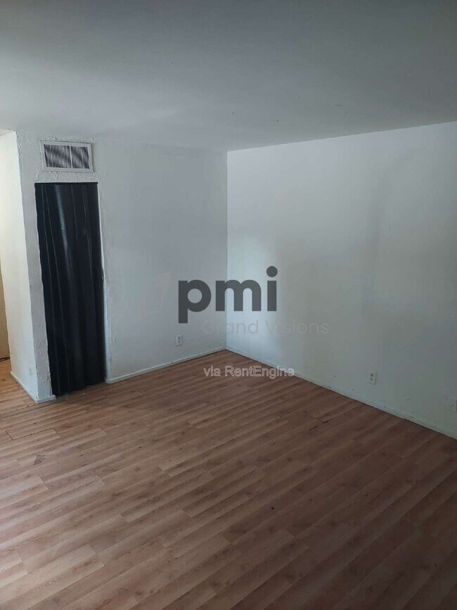 Building Photo - 904 W Macon St