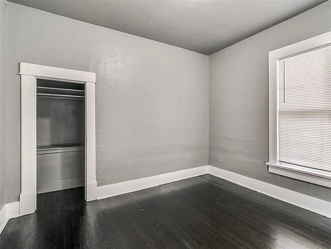 Building Photo - N. McKinley Ave - Triplex