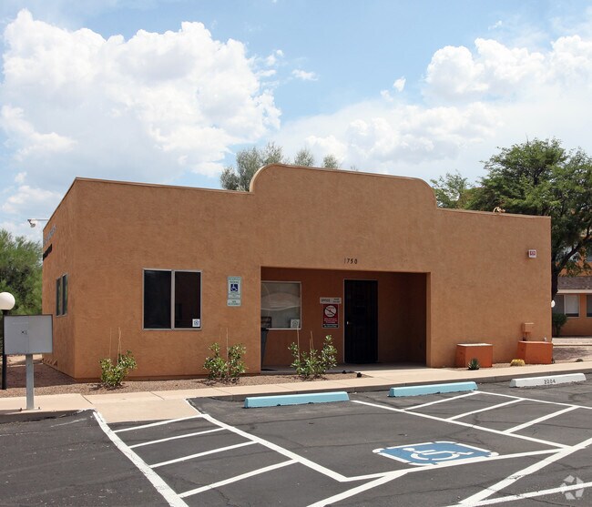 Building Photo - Michelle Manor Apartments