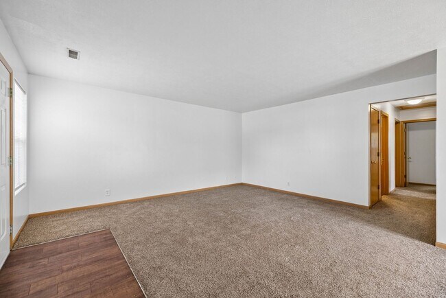 Building Photo - 600-602 Lamont