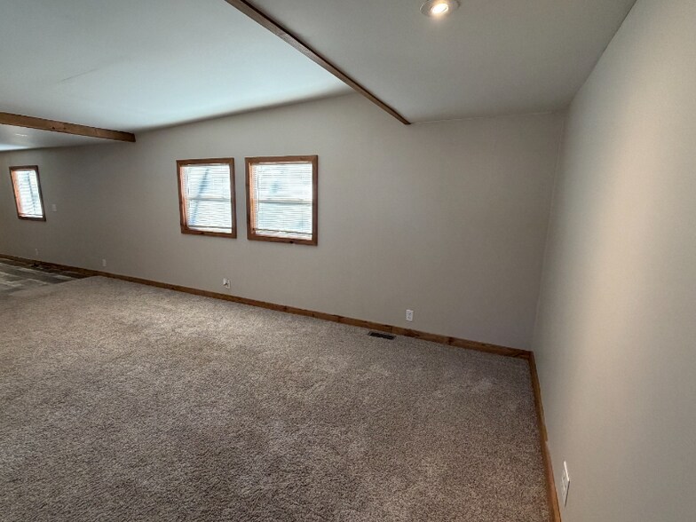 Building Photo - 4664 US-30