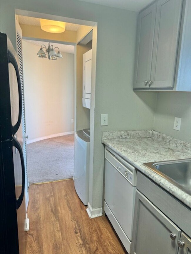 Building Photo - wh912