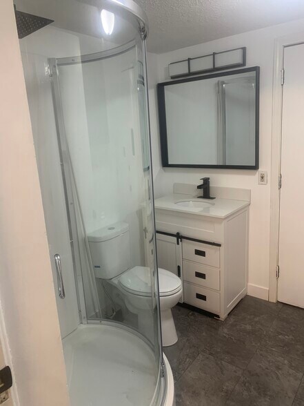 Main Level Bathroom - 1845 King Ave