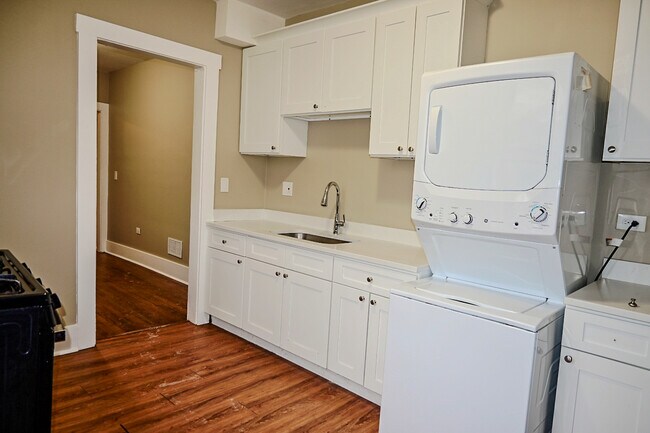 Building Photo - 1431 S Tripp Ave