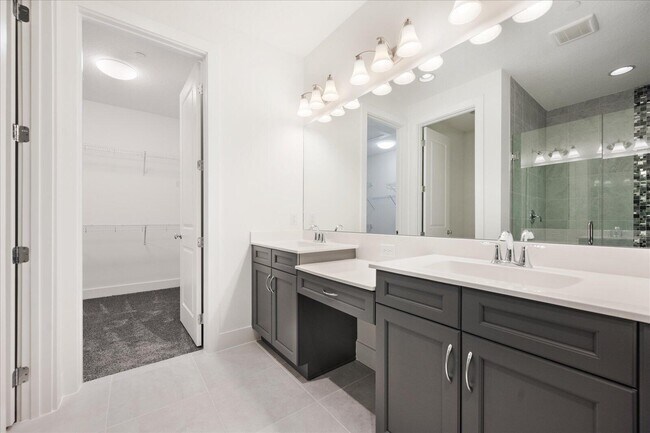 Building Photo - 12546 Gross Pointe Dr