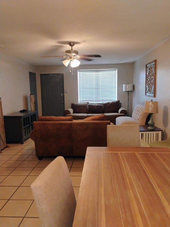 Building Photo - 710 W Cantu Rd