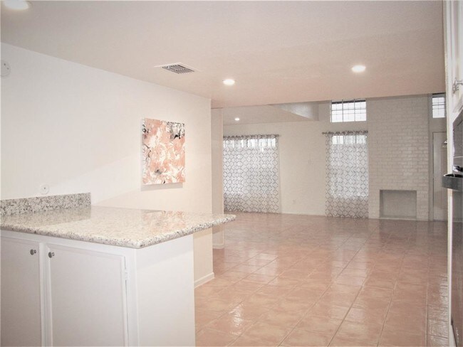 Building Photo - 5637 Dolores St