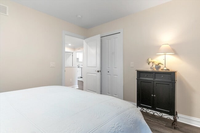 Building Photo - 37440 Curwood Dr