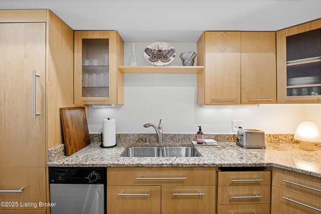 Building Photo - 604 S 3rd St