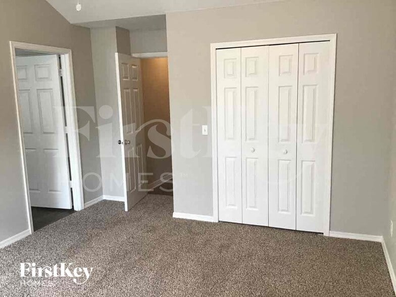 Building Photo - 1575 Pine Ct