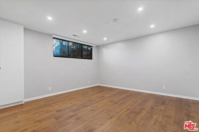 Building Photo - 9311 Burton Wy