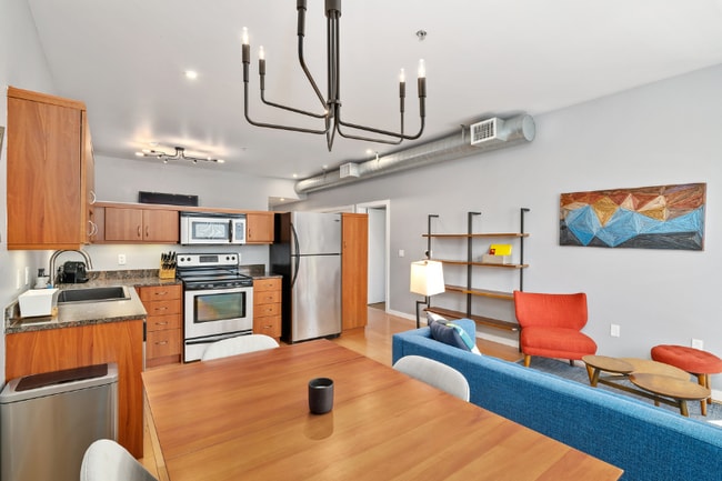 Building Photo - 889 Date St