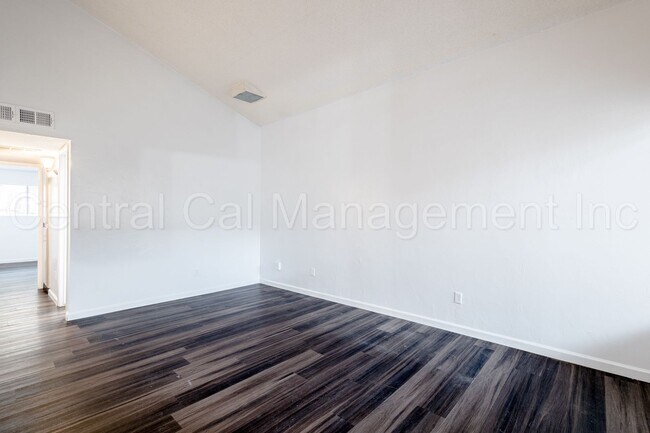 Building Photo - 4308 Parkwood Ct