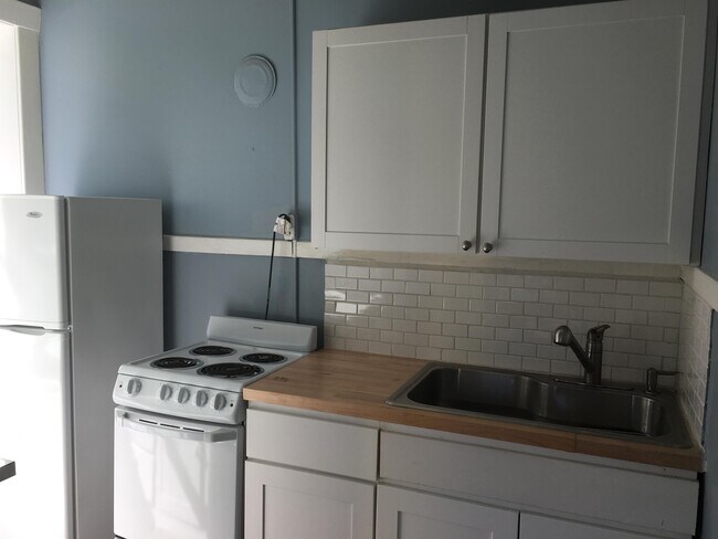 Building Photo - 3016 1st Ave