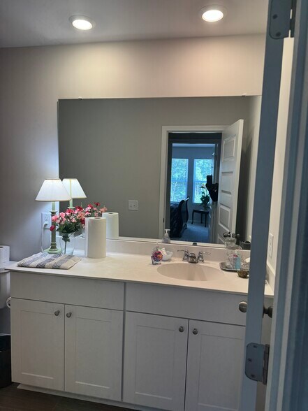 Building Photo - 8032 Reagan Way