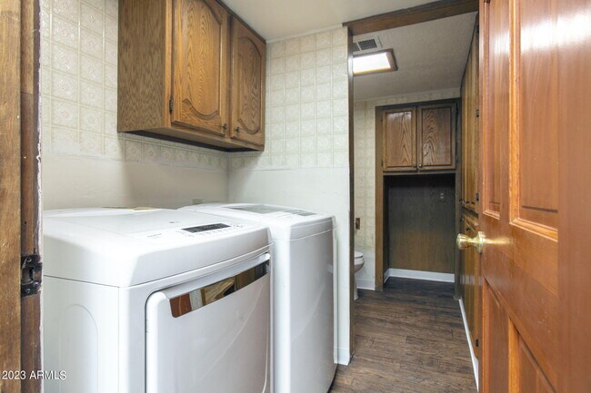 Building Photo - 4662 N 19th Ave