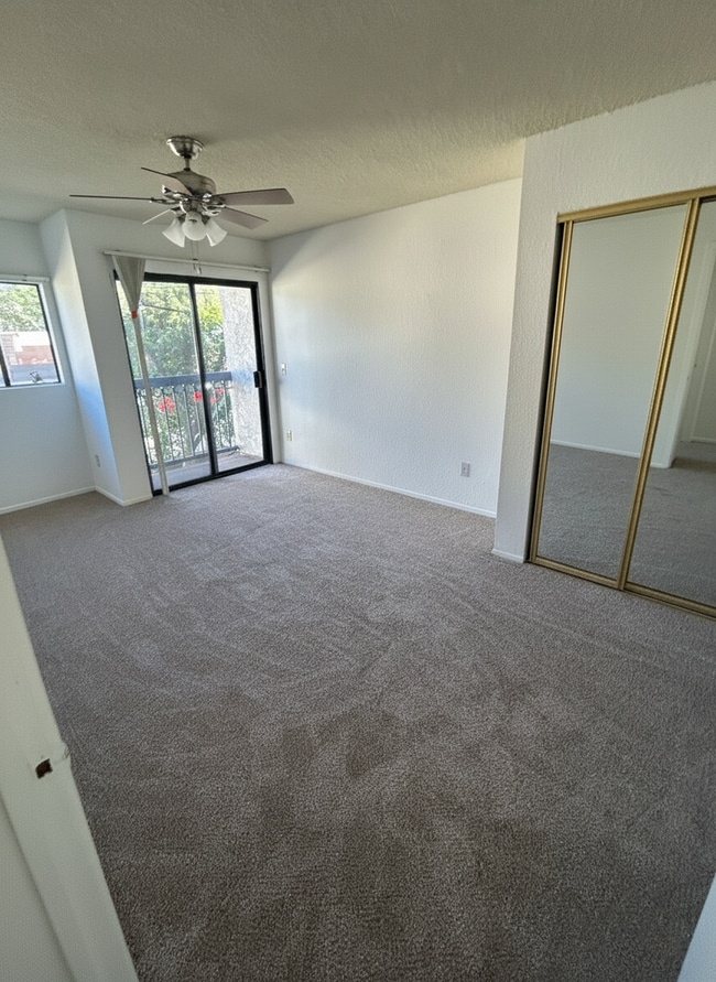 Building Photo - 10318 Commerce Ave