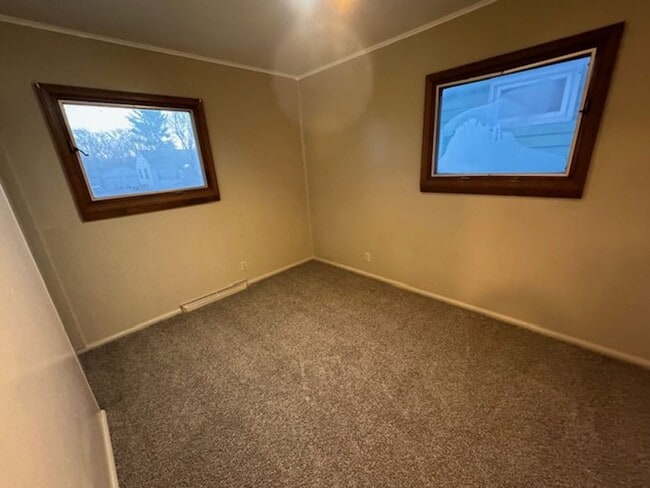 Building Photo - 739 Sherman Ave