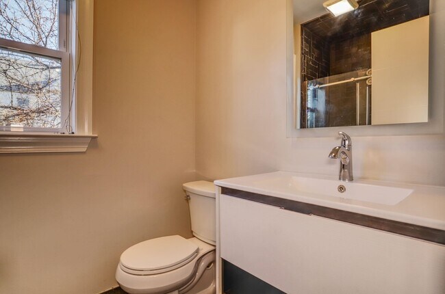 Building Photo - 40 Grant St