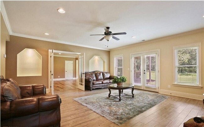 Building Photo - 6552 Long Acres Dr